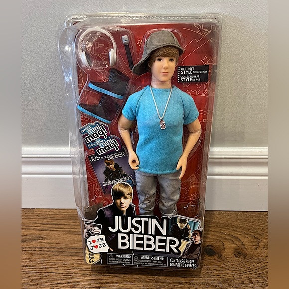 2010 Justin Bieber Street style doll - Picture 1 of 2